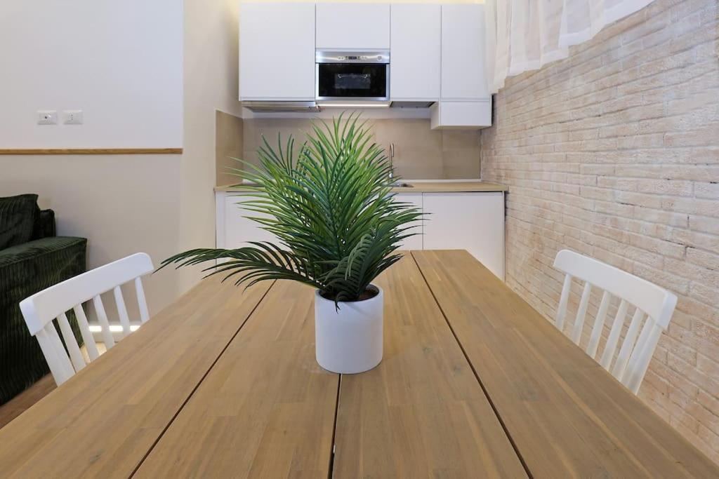 The Brick By Omen Hospitality Collection Apartment Rom