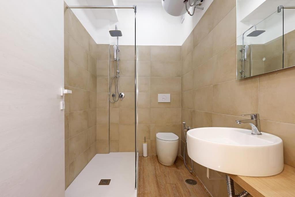 The Brick By Omen Hospitality Collection Apartment Rom
